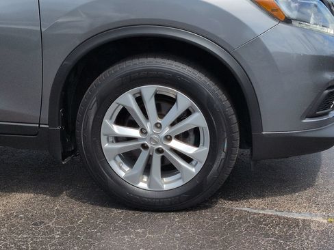 Used 2015 Nissan Rogue SV w/ SV Premium Package FWD image 11