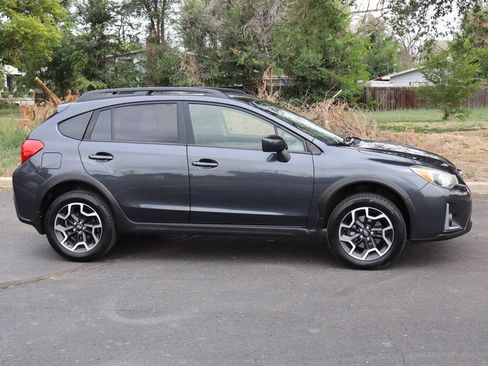 Used 2017 Subaru Crosstrek 2.0i Premium AWD/4WD image 3
