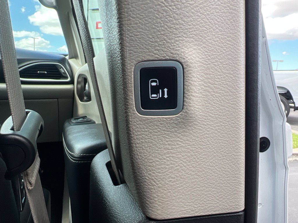 Used 2023 Chrysler Voyager LX FWD image 32