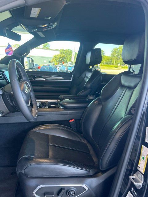 Used 2022 Jeep Wagoneer Series III w/ Premium Group I RWD image 11