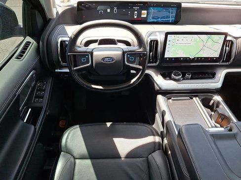 Used 2025 Ford Expedition Platinum w/ Driver's Package AWD/4WD image 13