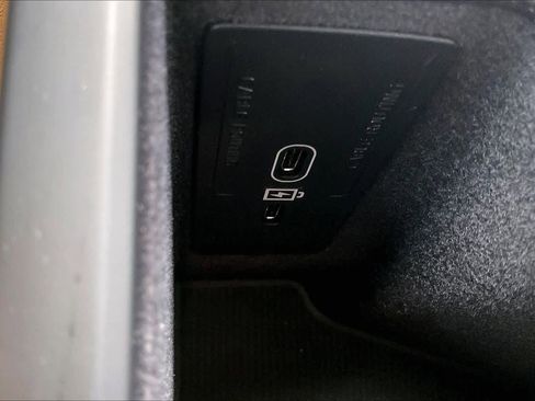 Used 2024 Volvo XC90 B6 Ultimate w/ Protection Package Premier image 37