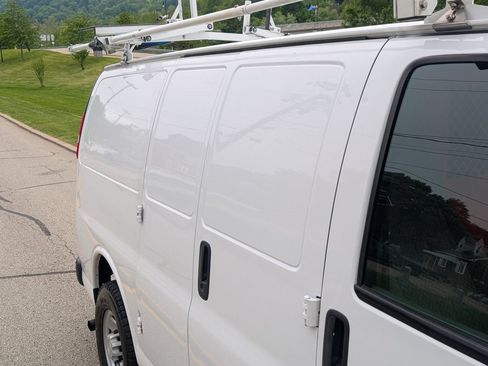 Used 2019 Chevrolet Express 2500 w/ Driver Convenience Package RWD image 20