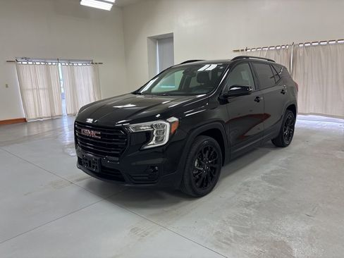 Used 2024 GMC Terrain SLT w/ Elevation Edition image 4