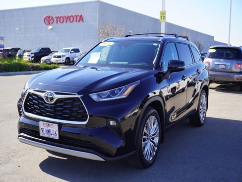 Used 2024 Toyota Highlander Platinum image 7
