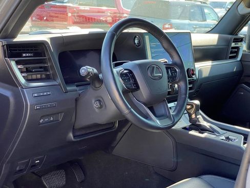 Used 2024 Lexus GX 550 w/ Accessory Package (2T) AWD/4WD image 10