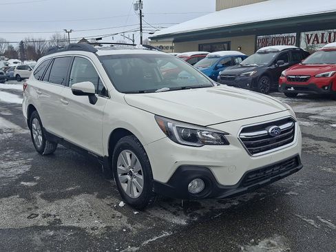 Used 2019 Subaru Outback 2.5i Premium image 3
