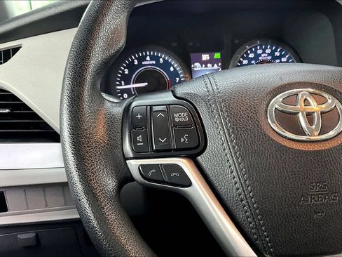Used 2020 Toyota Sienna LE w/ LE Preferred Package AWD/4WD image 11