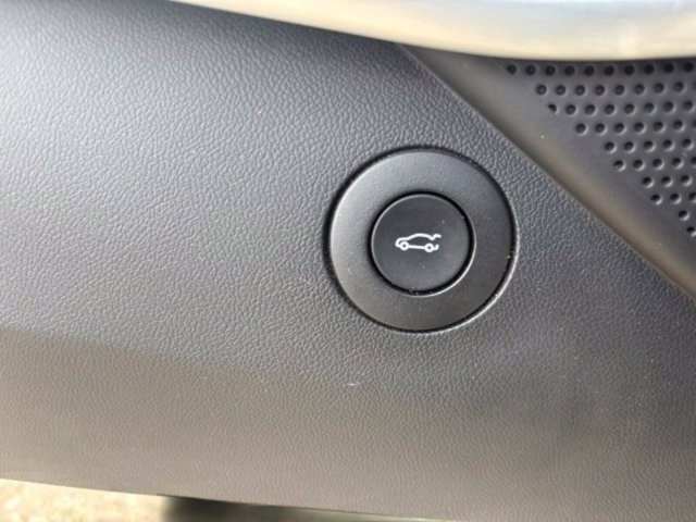 Used 2018 Chevrolet Camaro ZL1 RWD image 13