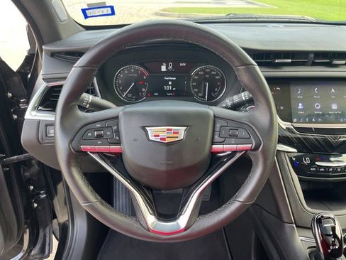 Used 2025 Cadillac XT6 Premium Luxury image 19