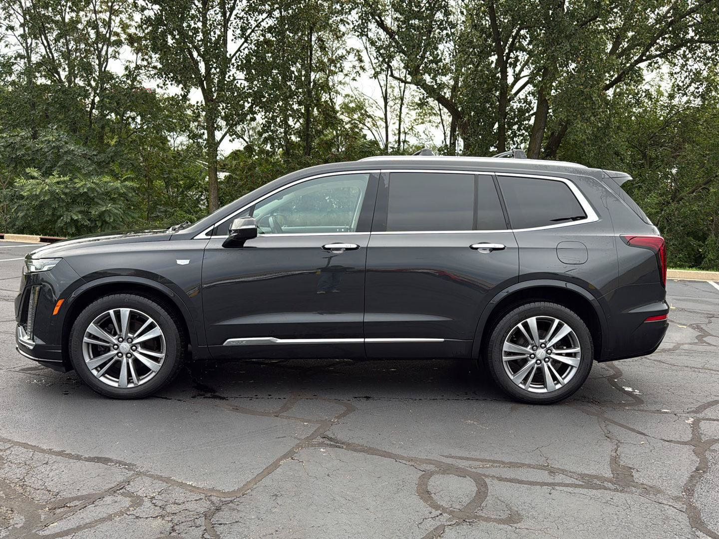 Used 2020 Cadillac XT6 Premium Luxury FWD image 2