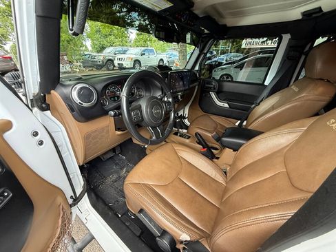 Used 2015 Jeep Wrangler Unlimited Sahara w/ Connectivity Group AWD/4WD image 10