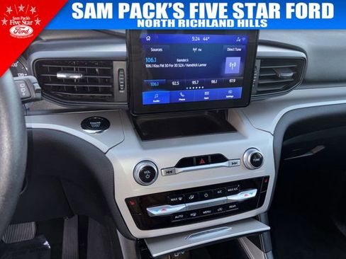 Used 2024 Ford Explorer XLT image 25