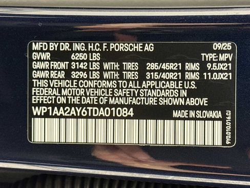 Certified 2026 Porsche Cayenne AWD/4WD image 33