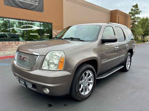 Used 2011 GMC Yukon Denali AWD/4WD image 4