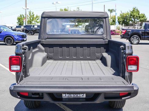 Used 2023 Jeep Gladiator Sport AWD/4WD image 28