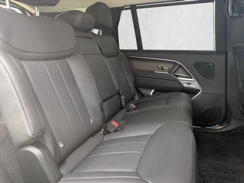New 2026 Land Rover Range Rover Long Wheelbase SE AWD/4WD image 23