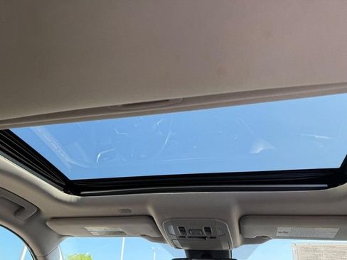 Used 2022 Toyota Highlander XLE FWD image 16
