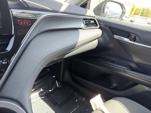 Used 2022 Toyota Camry LE w/ Convenience Package FWD image 33