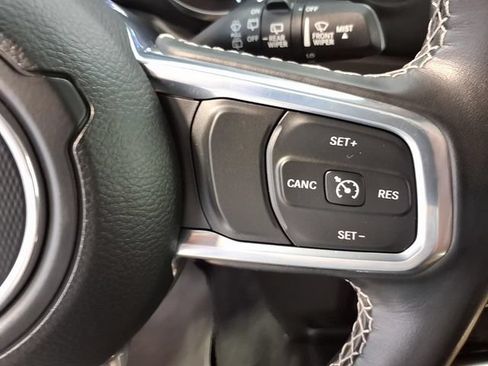 Used 2022 Jeep Wrangler Unlimited Sahara w/ Cold Weather Group AWD/4WD image 10