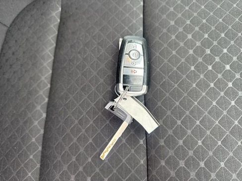 Used 2025 Ford Escape Active AWD/4WD image 5