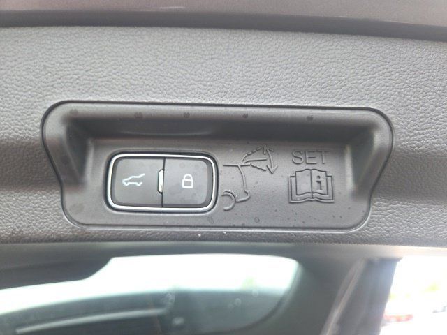 Used 2023 Ford Explorer XLT w/ Equipment Group 202A AWD/4WD image 13