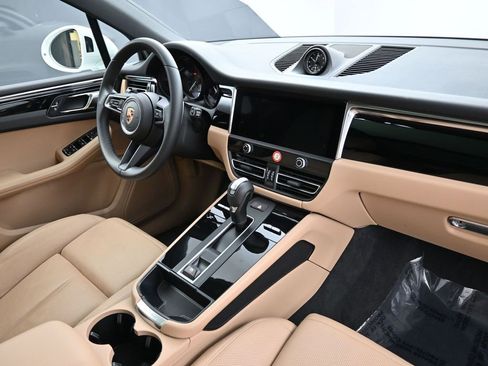 Used 2025 Porsche Macan image 33