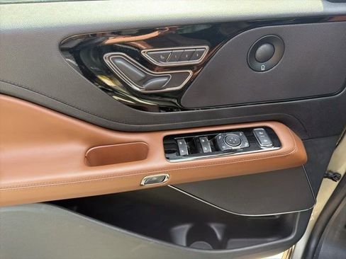 Used 2023 Lincoln Aviator Reserve w/ Equipment Group 201A image 6