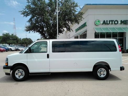 Used 2025 Chevrolet Express 3500 LT w/ LT Preferred Equipment Group RWD image 13