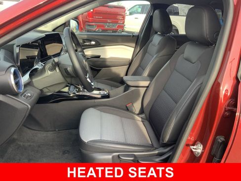 Used 2025 Chevrolet Trax LT w/ LT Convenience Package image 4