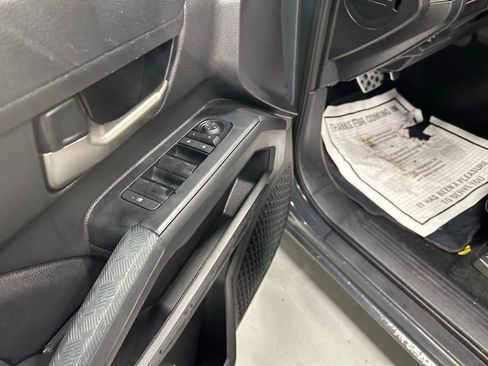 Used 2025 Toyota Tacoma TRD Sport AWD/4WD image 9