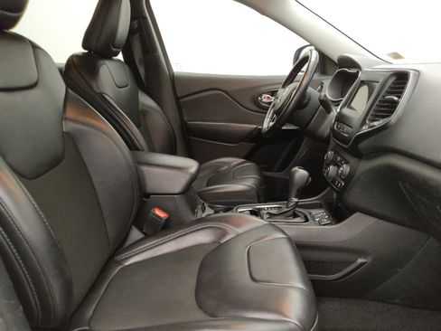 Used 2021 Jeep Cherokee Latitude Plus FWD image 21