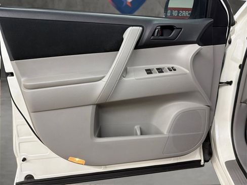 Used 2012 Toyota Highlander FWD image 32