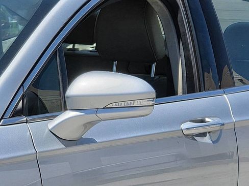 Used 2017 Ford Fusion SE image 9