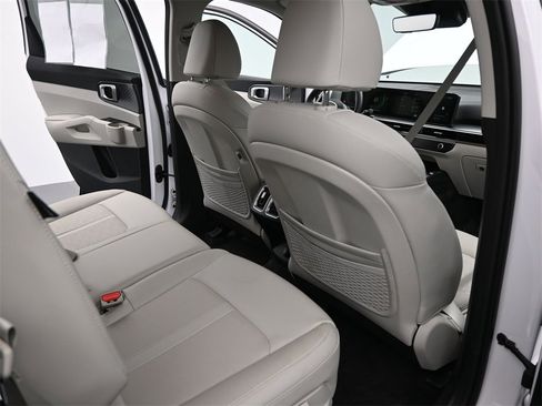 Certified 2025 Kia Sorento S image 21
