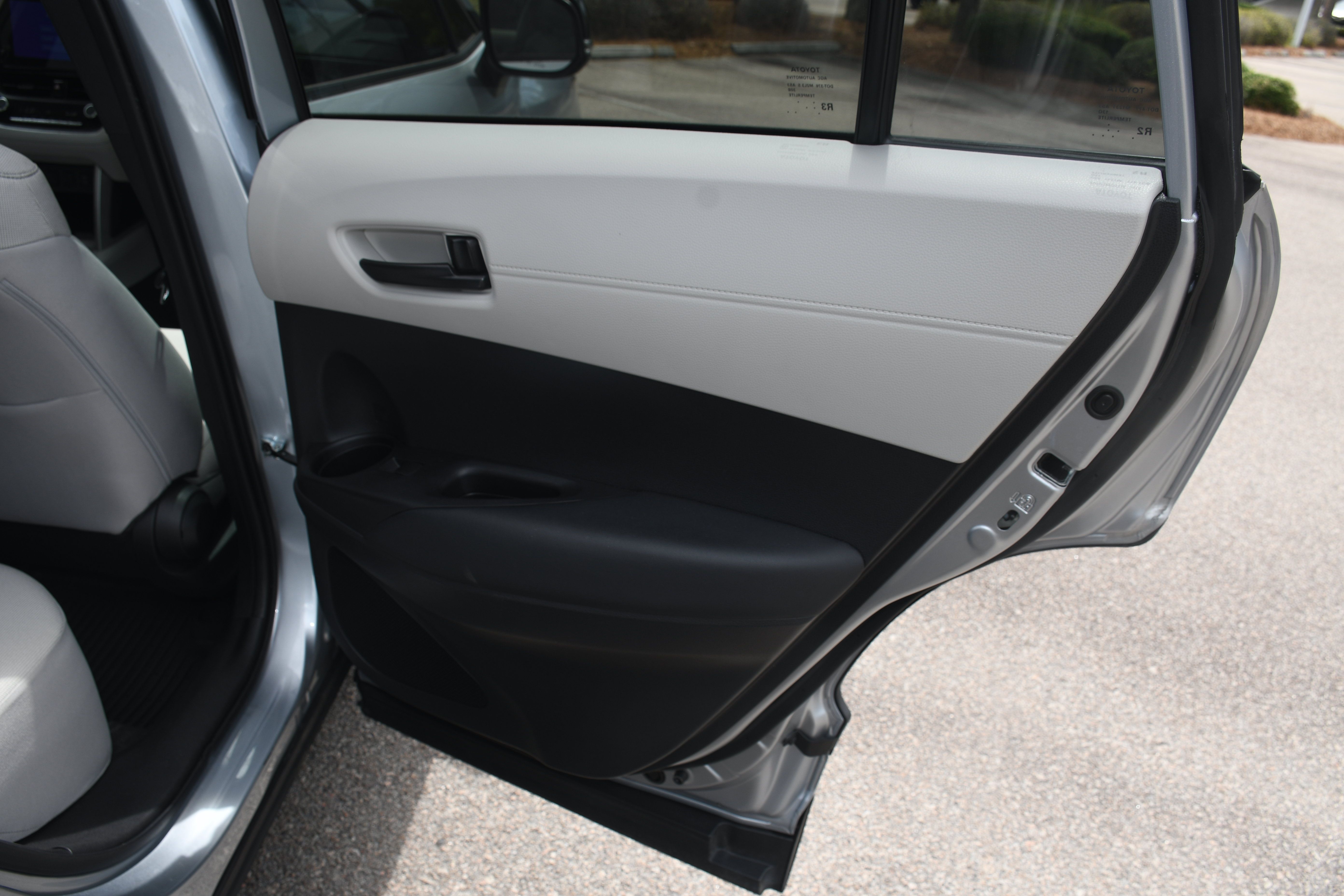 Certified 2025 Toyota Corolla Cross LE w/ Moonroof Package FWD image 19