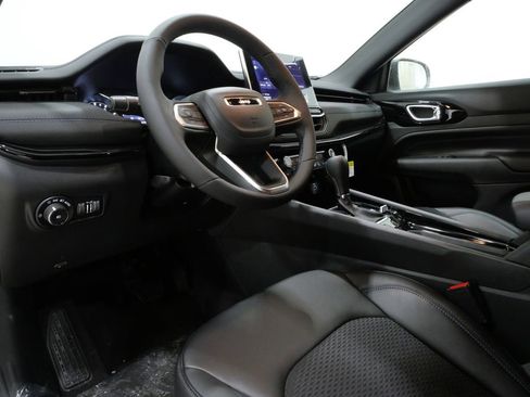 New 2026 Jeep Compass Latitude image 11