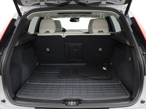 Used 2026 Volvo XC40 B5 Plus AWD/4WD image 32