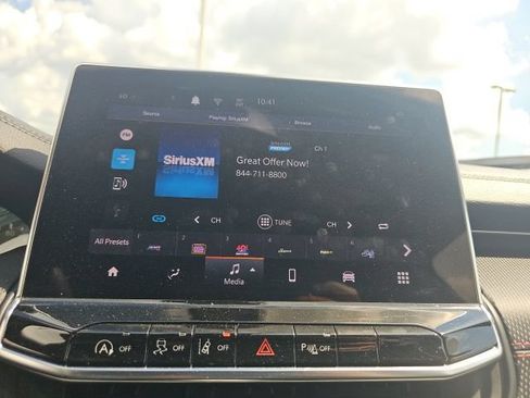 Used 2025 Jeep Compass Trailhawk AWD/4WD image 36
