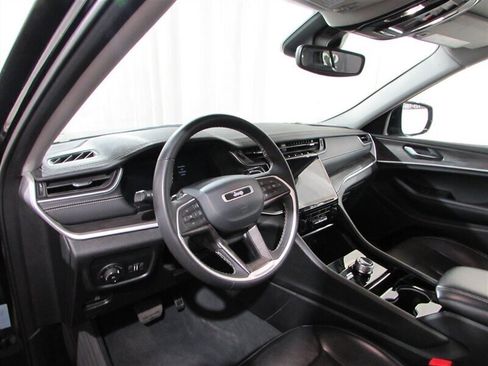 Used 2023 Jeep Grand Cherokee Limited AWD/4WD image 20