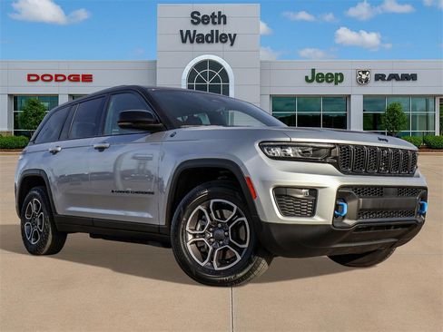 Used 2022 Jeep Grand Cherokee Trailhawk image 1