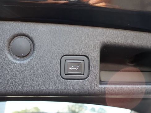 Used 2024 Chevrolet Equinox RS w/ RS Leather Package FWD image 19
