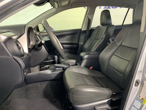 Used 2018 Toyota RAV4 LE image 15