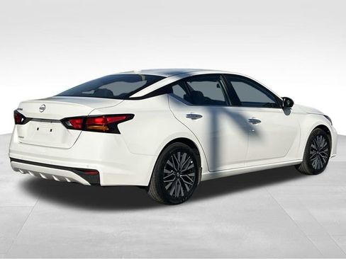 Used 2025 Nissan Altima 2.5 SV image 7