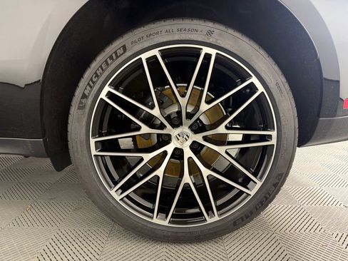 New 2026 Porsche Macan AWD/4WD image 12