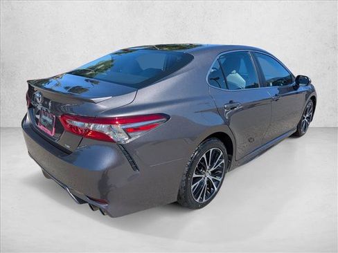 Used 2018 Toyota Camry SE FWD image 5