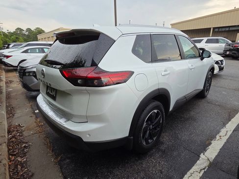 Used 2025 Nissan Rogue SV w/ SV Premium Package FWD image 8