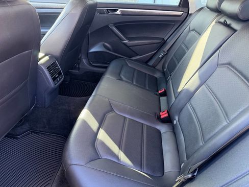 Used 2017 Volkswagen Passat 1.8T SE image 16