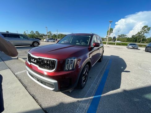 Certified 2024 Kia Telluride EX w/ EX Captain's Chair Package FWD image 2