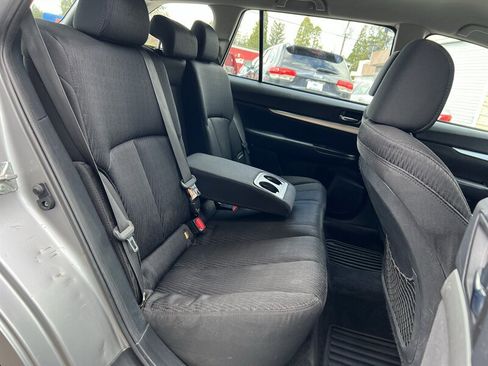 Used 2010 Subaru Outback 2.5i image 10